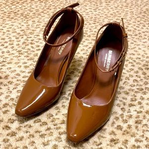 Burberry pumps, great condition
